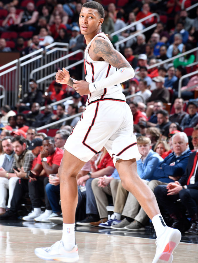 乐鱼-包含清晨体能课后，皇家马德里门线救险备战NBA常规赛，压力陡增，年轻球员得到机会的词条