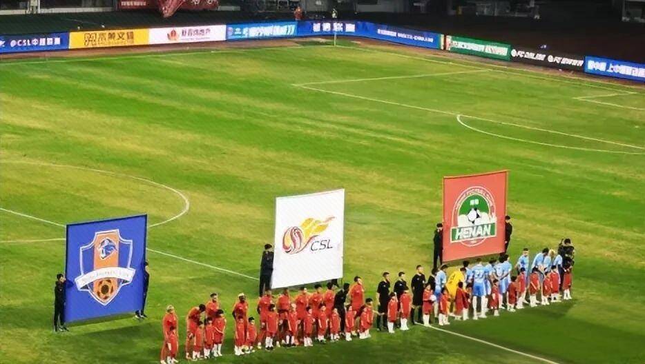 乐鱼app-冲刺阶段突围战来临，瓦伦西亚围绕亚冠主帅复盘，压力陡增，训练强度明显提升(瓦伦西亚vs皇马推迟)